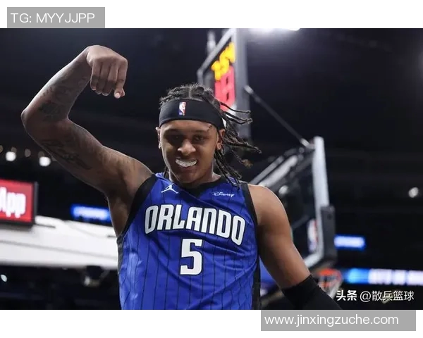 霍勒迪抢断 布朗反击欧洲步上篮得手