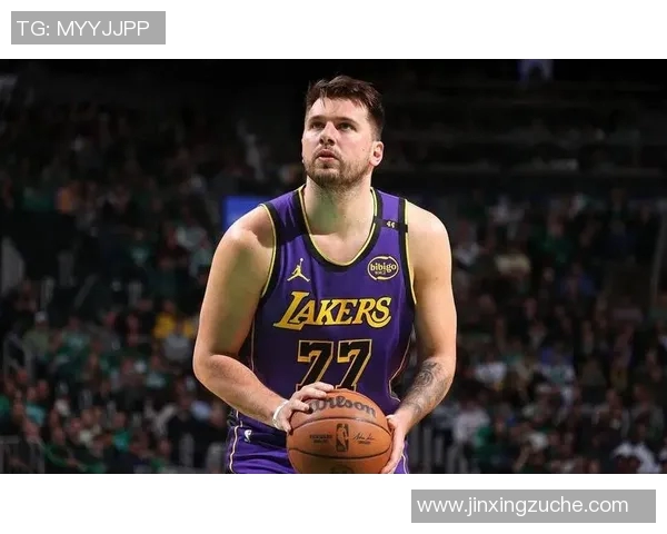 脚踝终结者!东契奇变向撤步直接晃趴文斯-威廉姆斯 对手鞋子都被晃飞 脚踝终结者!东契奇变向撤步直接晃趴文斯-威廉姆斯 对手鞋子都被晃飞