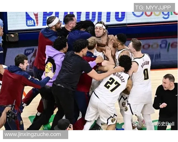 正负值+12最高!戈登半场8中5&三分3中2拿到13分5板 正负值+12最高!戈登半场8中5&三分3中2拿到13分5板