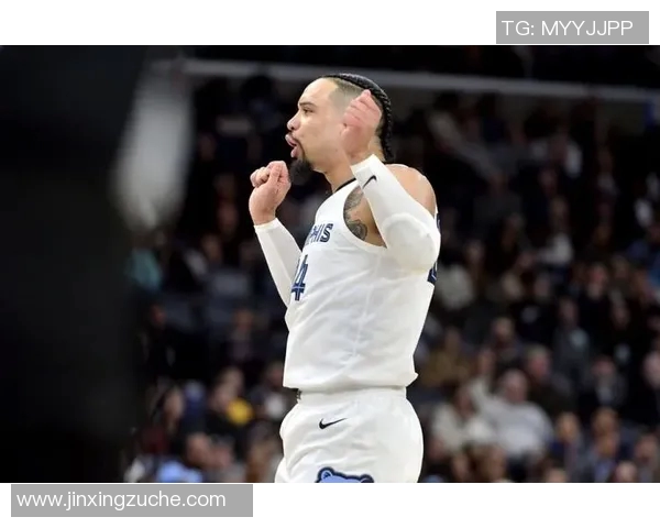 难受了!开场还不到3分钟 狄龙已经吃到个人第2次犯规! 难受了!开场还不到3分钟 狄龙已经吃到个人第2次犯规!